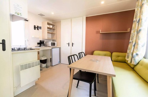 Saint-Sulpice-de-Royan House | Cosy TV Mobile Home - 2 bedrooms - 4 people