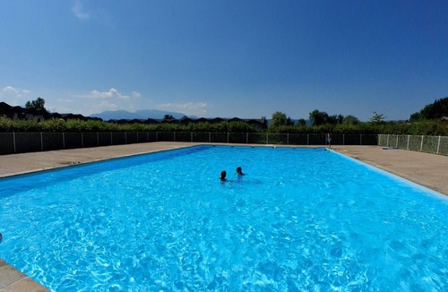 Nangy Apartment | CosyMontBlanc apartment in residence with swimming pool, between lakes and mountains.