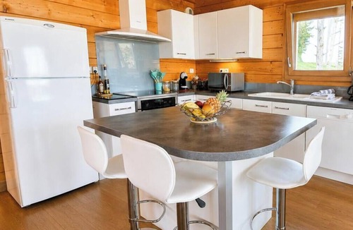 Bonneuil Ski Chalet | Cottage des Pins - Chalet and swimming pool in the