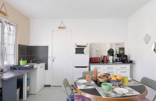 Noyant-Villages House | Cottages with Shared Pool, Terrace, and Wi-Fi near Le Lude and La Flèche Zoo