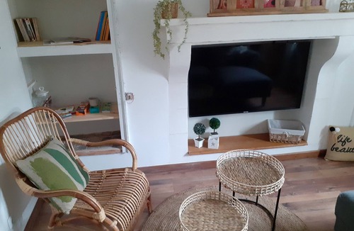 La Rouge House | Country House “Gîte Le Cozy” with Private Garden and Wi-Fi