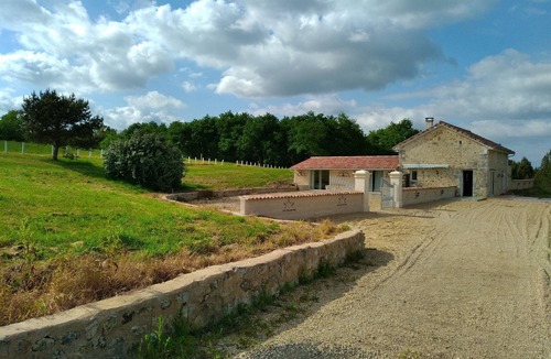 Guizengeard House | Country House 'Seul Au Monde' with Private Pool, Private Terrace and Private Garden