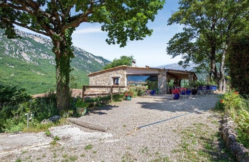 Courmes House | Country house vacation event