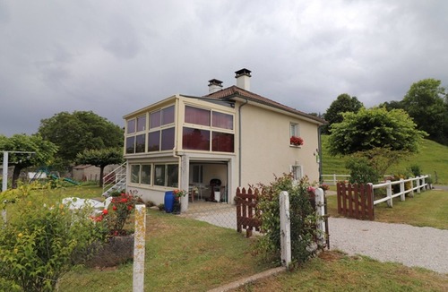 Drugeac Cottage | Countryside Retreat: Charming Cottage Near Salers with Garden, Wi-Fi, and Pet-Friendly