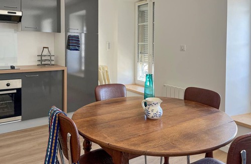 Saint-Jean-d'Angely Apartment | Cozy apartment in Saint-Jean-d'Angély with WiFi