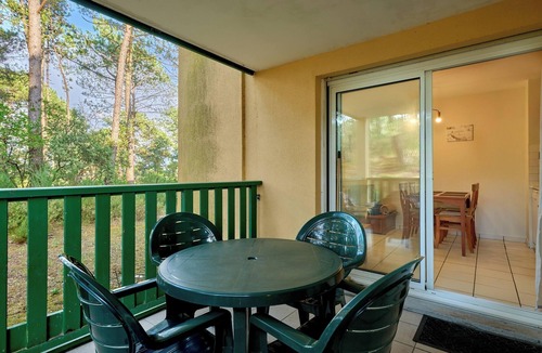 Maubuisson Apartment | Cozy apartment between lake and ocean – Terrace & shared pool in Carcans-Maubuisson