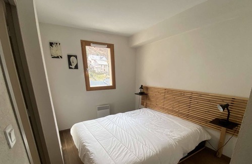 Sers Apartment | Cozy apartment sleeping 8 located near Sers