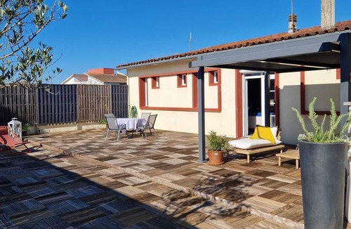 Libourne Apartment | Cozy apartment with terrace, close to train station and city center