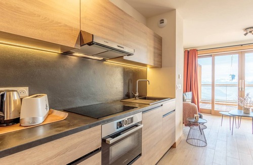 Arc-1600 Apartment | Cozy duplex with pool and spa, ski-in/ski-out
