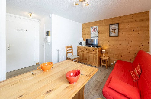 Montgellafrey Apartment | Cozy studio for 2, near ski lift, linen and cleaning included