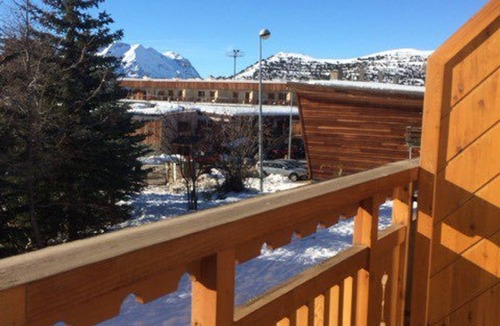 Jeux Apartment | Cozy Studio for 4 in Heart of Alpe d'Huez, South-Facing Terrace, Pet-Friendly