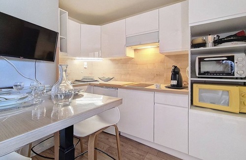 Les Bruyeres Apartment | Cozy Studio in Les Menuires - Ski-In/Out with Balcony and Parking