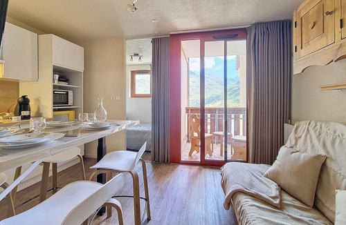 Les Bruyeres Apartment | Cozy Studio in Les Menuires - Ski-In/Out with Balcony and Parking