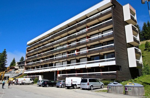 Chamrousse Apartment | Cozy studio near slopes, pets allowed