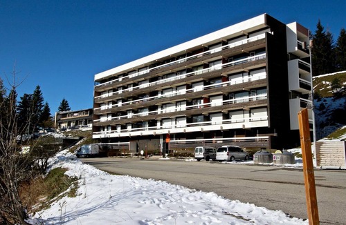 Chamrousse Apartment | Cozy studio near slopes, pets allowed