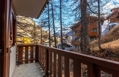 Le Cret Apartment | Cozy studio with beds made and cleaning included in Val-d'Isère