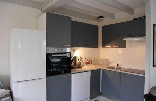 Capbreton Villa | Cozy Villa with Shared Pool, Terrace & Parking Near Capbreton Market