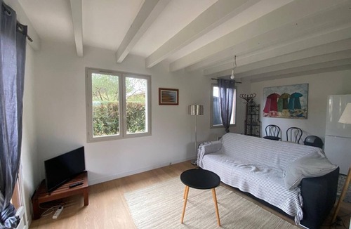 Capbreton Villa | Cozy Villa with Shared Pool, Terrace & Parking Near Capbreton Market