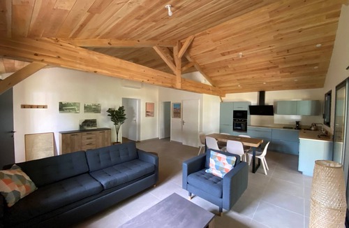 Leon House | Cozy wooden house, air-conditioned, between lake and ocean, near beach & forest - Léon