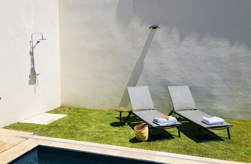 Malaucene Villa | Deluxe villa with private pool and beautiful mountain view