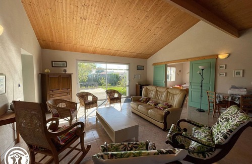 Bouin Cottage | Detached house with garden and BBQ, 3 bedrooms, near Marais birds