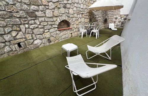 Ollioules Apartment | Detached studio apartment on a large property—in a residential neighborhood near the ocean