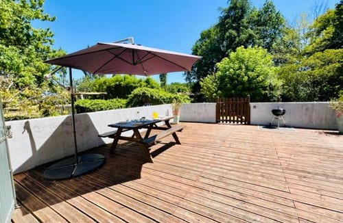 Chaunac House | Domaine Bardon - Deux Gîtes avec piscine pouvant accueillir jusqu'à 14 personnes à la campagne, Charente-Maritime