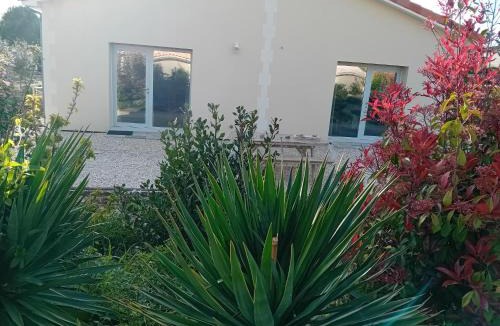 Baignes-Sainte-Radegonde Apartment | domaine de marodi lavande