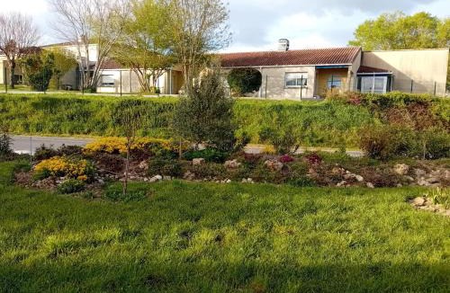 Baignes-Sainte-Radegonde Apartment | domaine de marodi lavande