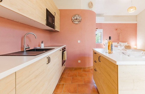 Roussillon House | Domaine Plan des Devens – Peaceful 4* Retreat with Terrace and Heated Pool