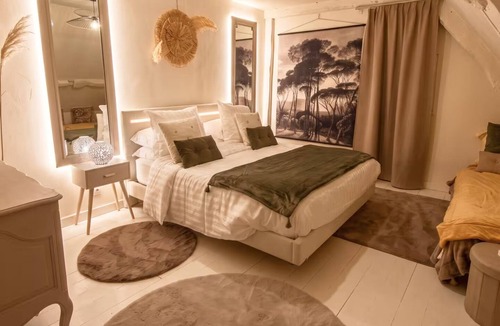 Les Quatre-Routes-du-Lot House | Domaine Valenquercy