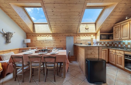 Meribel Village Apartment | Duplex for 8 with sauna and parking in Méribel