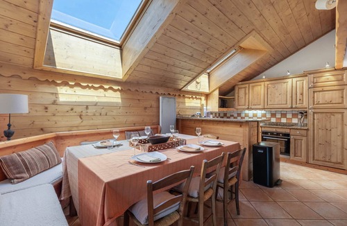 Meribel Village Apartment | Duplex for 8 with sauna and parking in Méribel