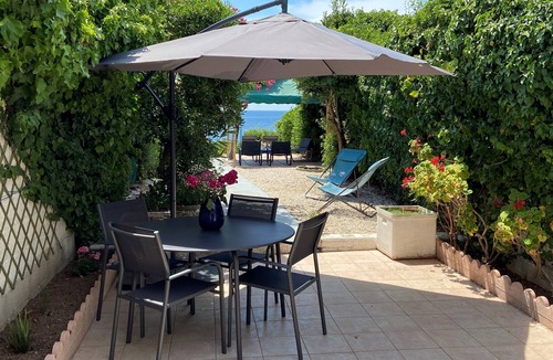 Antheor Apartment | Duplex terrace-garden-private pontoon-climate-climate-feet-in-water-parking