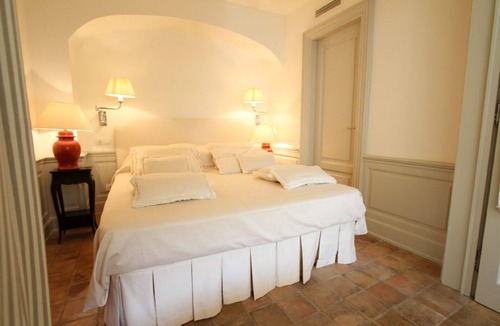 Old Town Apartment | ELEGANT APARTMENT IN THE HEART OF THE OLD TROPEZ VILLAGE