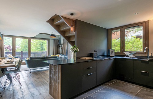 Le Cret Apartment | Elegant Duplex Apartment with Great Light, WiFi, and Parking in Val-d'Isère