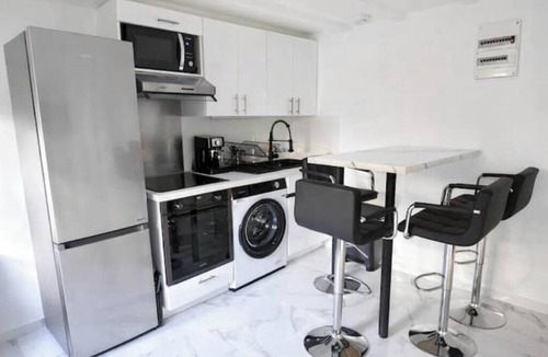 Dobree-Bon Port Apartment | Elegant renovated apartment in the heart of Nantes' Golden Triangle