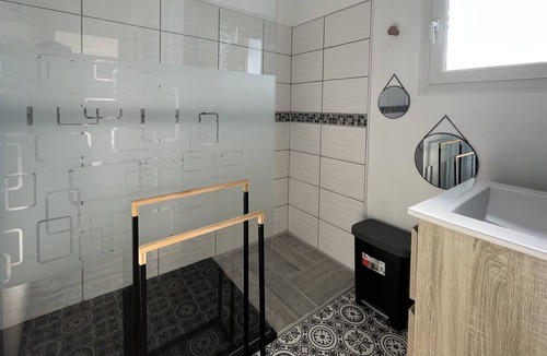 Marennes House | Elma Stay, Location L’Estran