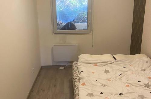 Aussonne Hotel | Entire apartment in lakefront house two bedrooms living room kitchens bathtub