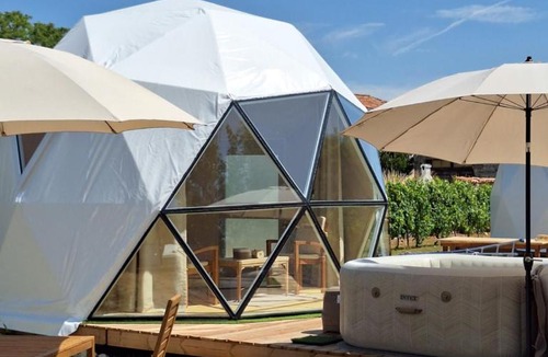 Saint-Pierre-de-Juillers Bed & Breakfast | ESCAPADE INSOLITE - Dômes, Tipis, Aire de Camping-cars & Vans