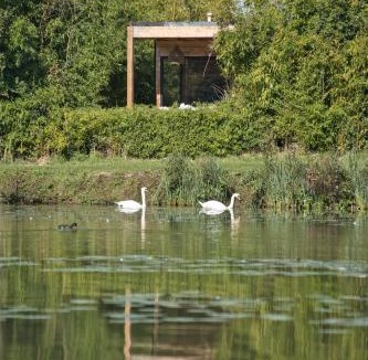 Montcresson Cabin | Escapade luxe avec bain nordique privatif au bord du canal