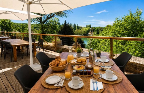 Dirac House | Estate overlooking the lake - Walking trails - Swi