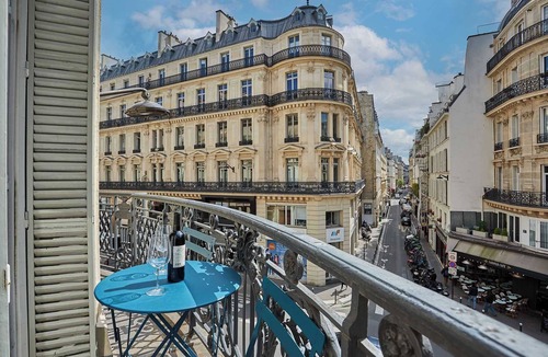 Gaillon Apartment | EXCEPTIONAL 4 BEDROOM APARTMENT WITH A/C WALK TO LOUVRE OPERA