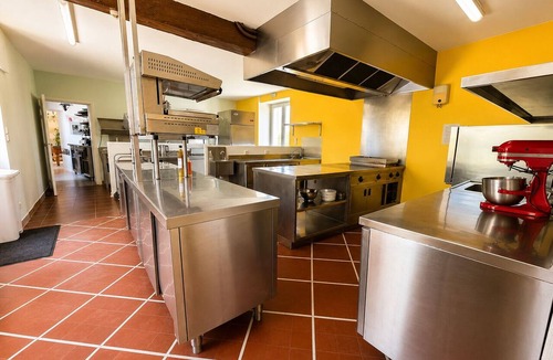 Dirac House | Exceptional house & green setting with a view