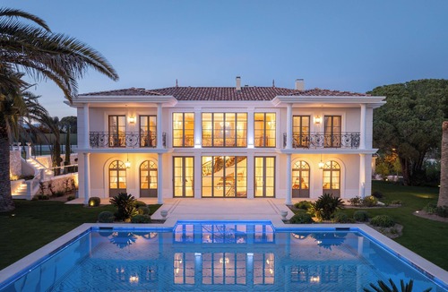 Vallauris Villa | Exceptional Villa in Cannes: Swimming pool, Mediterranean views and top-of-the-range services