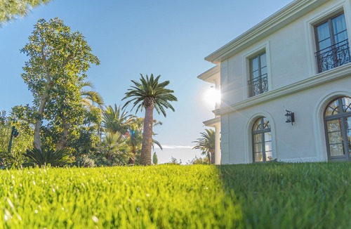 Vallauris Villa | Exceptional Villa in Cannes: Swimming pool, Mediterranean views and top-of-the-range services