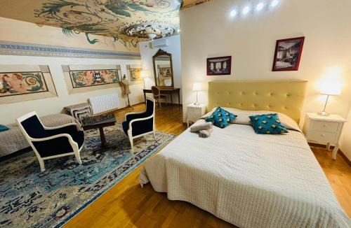 Menton Apartment | EXCEPTIONNEL ! VENEZ SEJOURNER DANS LES 3 SUITES D'UN AUTHENTIQUE ANCIEN PALACE DE LA "BELLE EPOQUE" de 1874 ! UNIQUE !