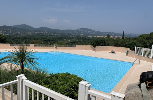 Cogolin Apartment | f1 font mourier cogolin