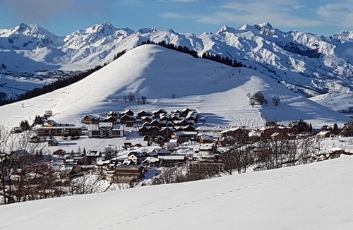 Albiez-Montrond Apartment | F1 mezzanine 5 people maximum - Bright - View of the Aiguilles d'Arves mountains