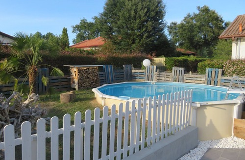 Saint-Vincent-de-Tyrosse House | Family home with above-ground pool